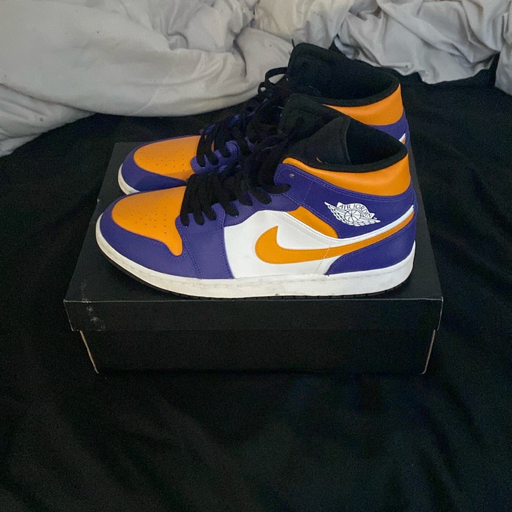 Air Jordan 1 mid “lakers”